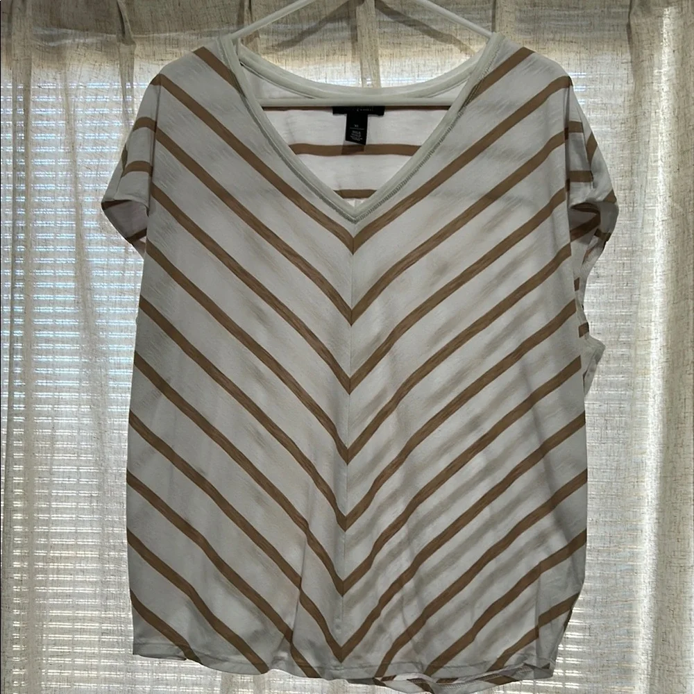 White House Black Market Boxy White and Tan Short Sleeve T-Shirt - Picture 1 of 3